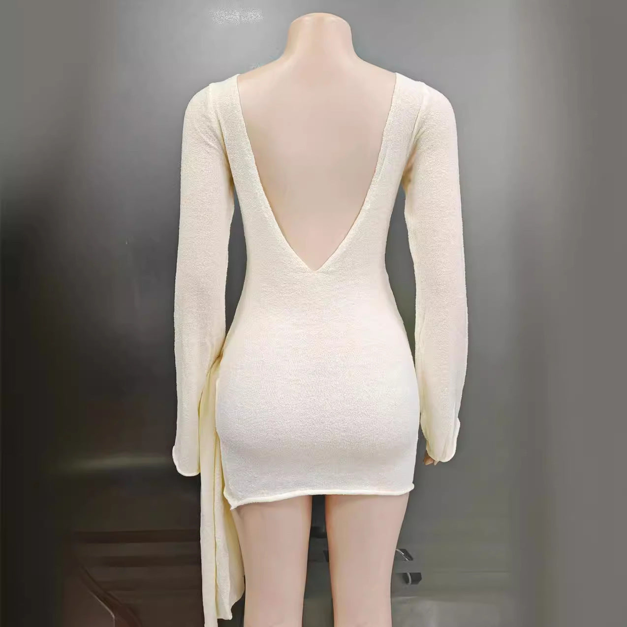 Belle Allure | Moderne Jurk met Knoopdetail